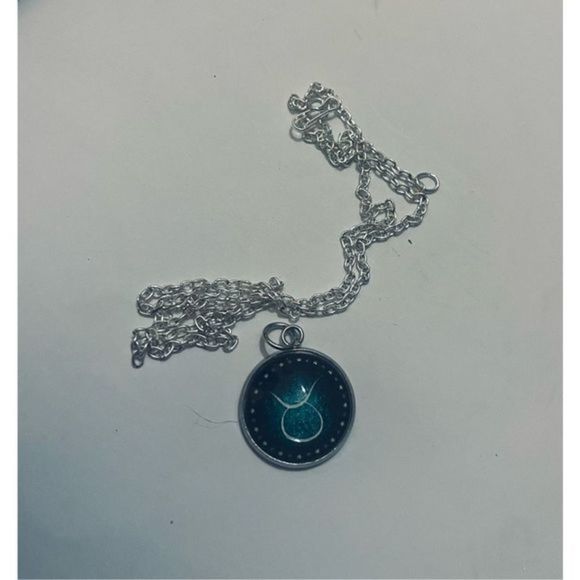 TAURUS GLOW IN THE DARK ZODIAC STAR SIGN HOROSCOPE NECKLACE - Picture 9 of 15
